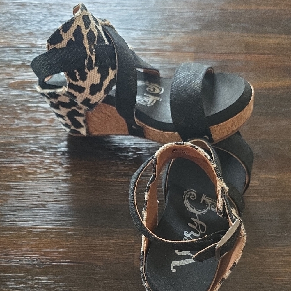 New- Very G Black and Tan Wedge Sandals with Animal Print